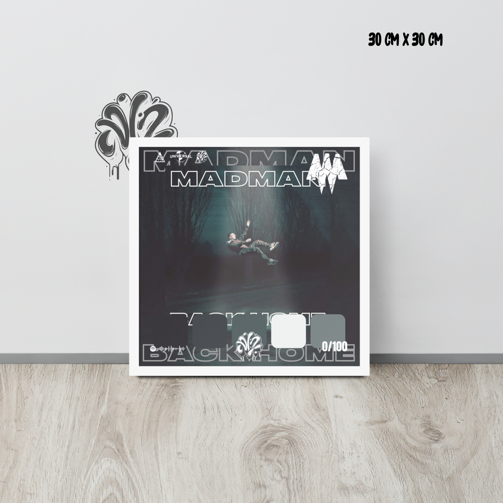 Poster 30x30 “Back Home” di Madman – Cornice in Legno Inclusa, Pronto da Appendere